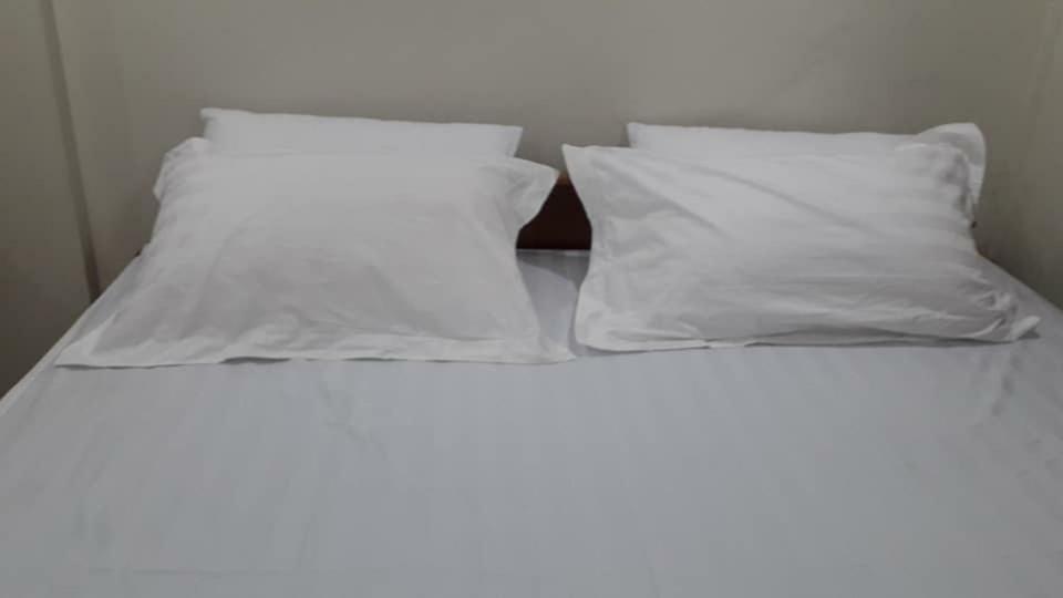 Lux Pillow Hostel Hpa-an Exteriör bild