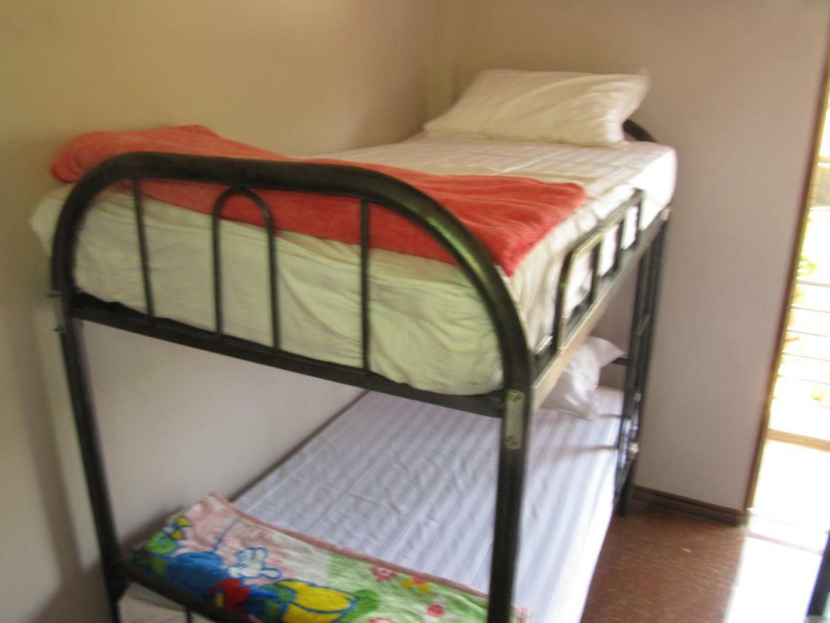 Lux Pillow Hostel Hpa-an Exteriör bild